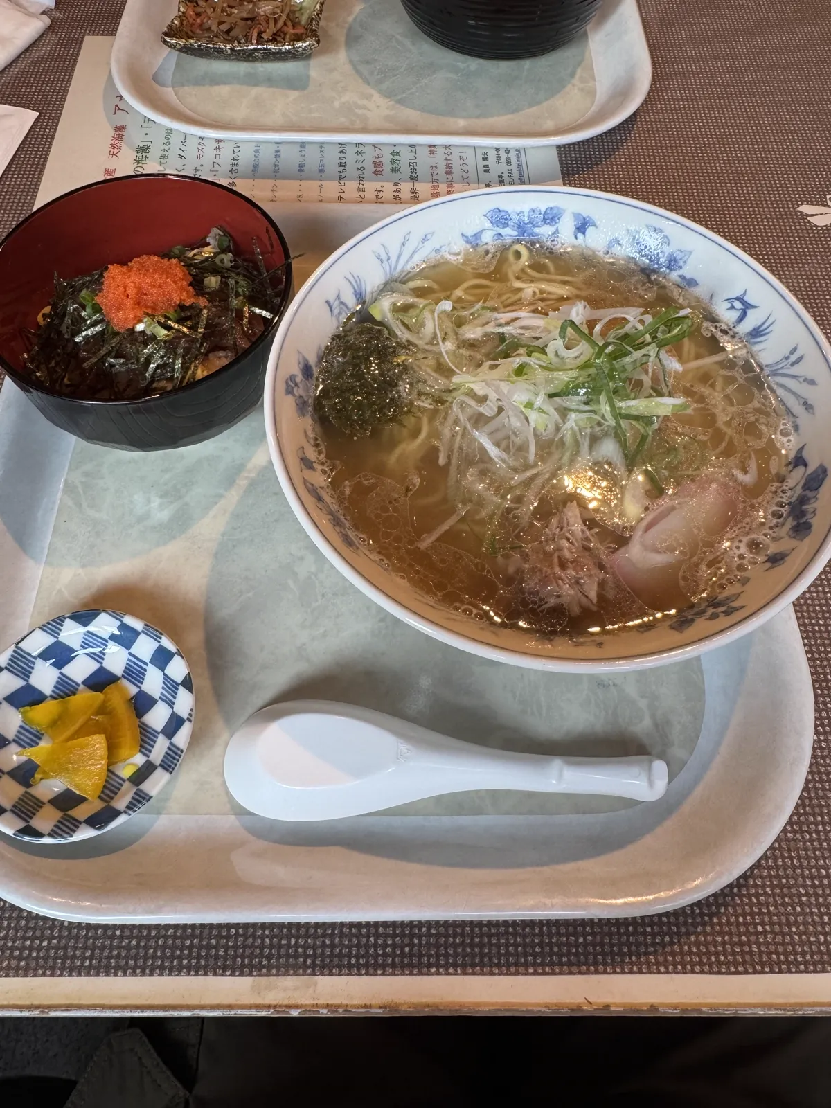 海鮮丼とラーメン